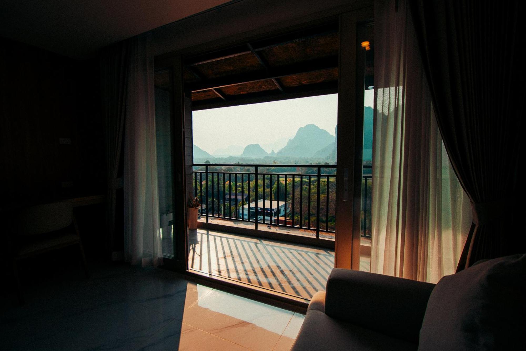 The Elephant Crossing Hotel Vang Vieng Bagian luar foto