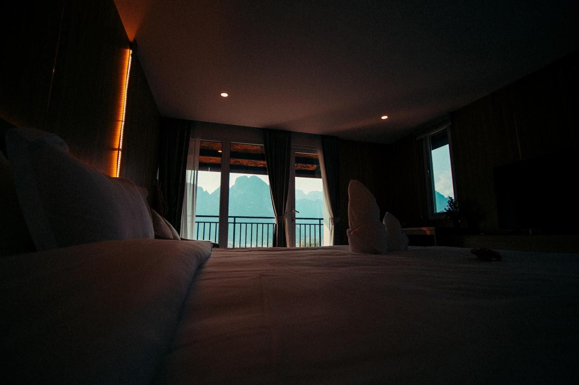 The Elephant Crossing Hotel Vang Vieng Bagian luar foto