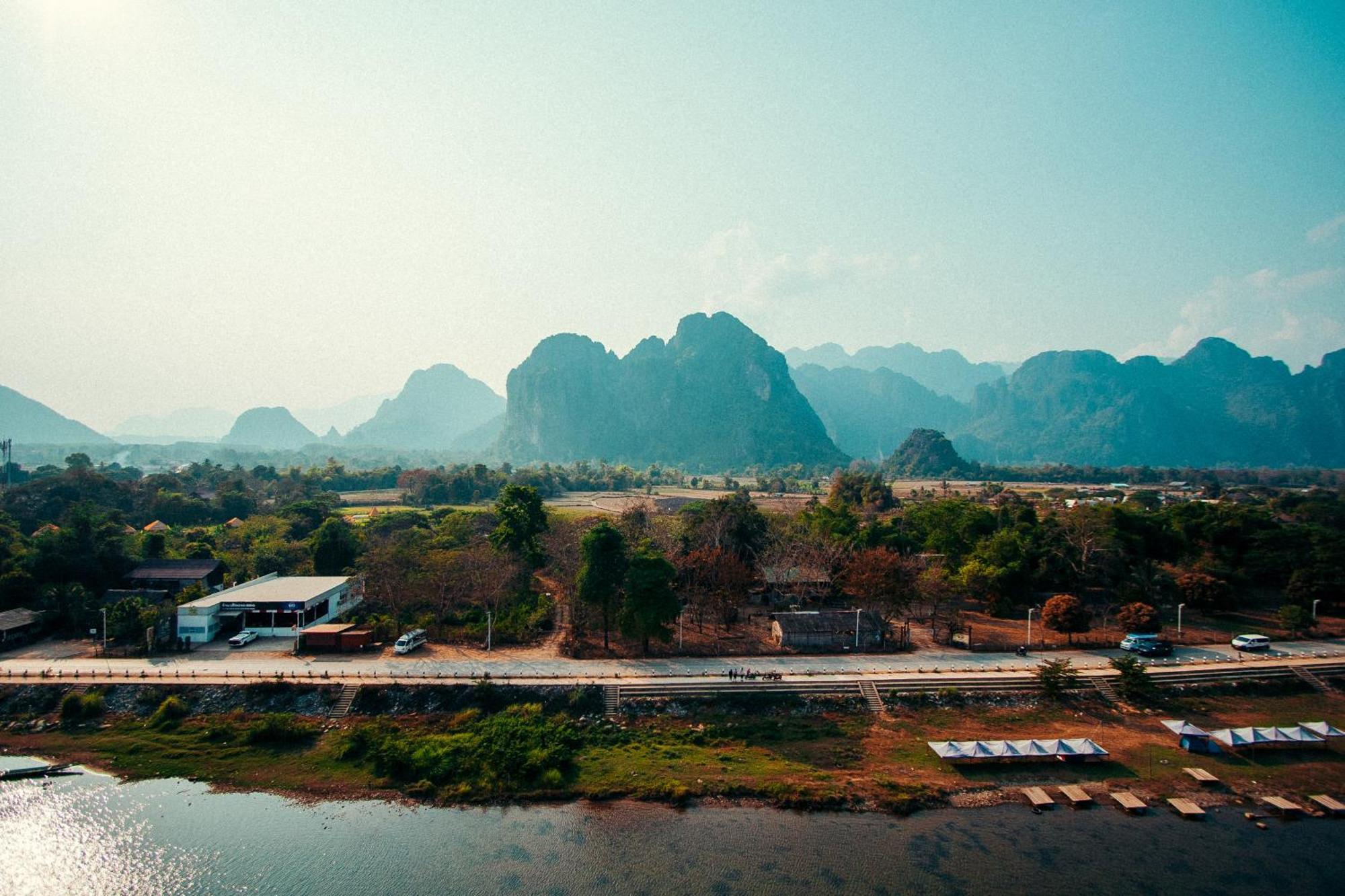 The Elephant Crossing Hotel Vang Vieng Bagian luar foto