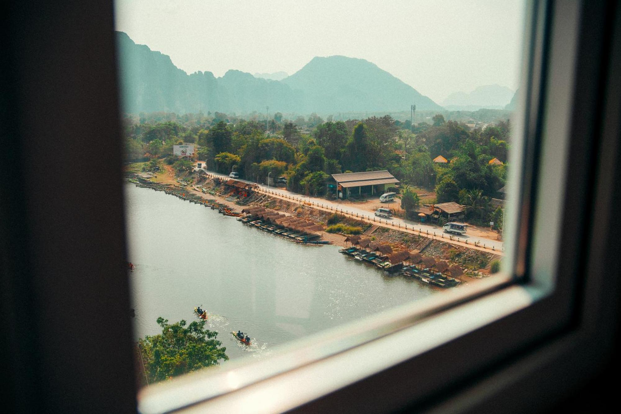 The Elephant Crossing Hotel Vang Vieng Bagian luar foto