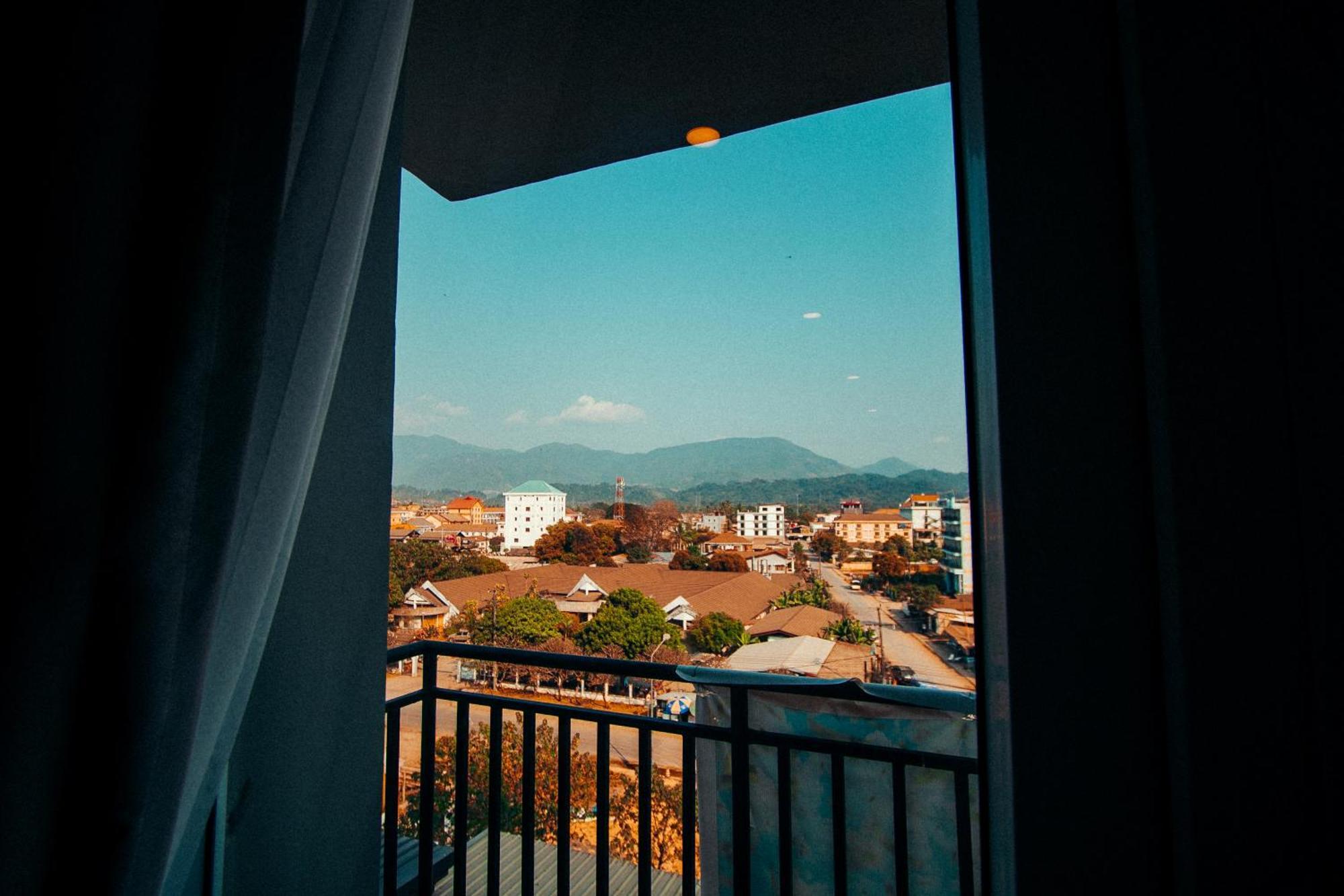 The Elephant Crossing Hotel Vang Vieng Bagian luar foto