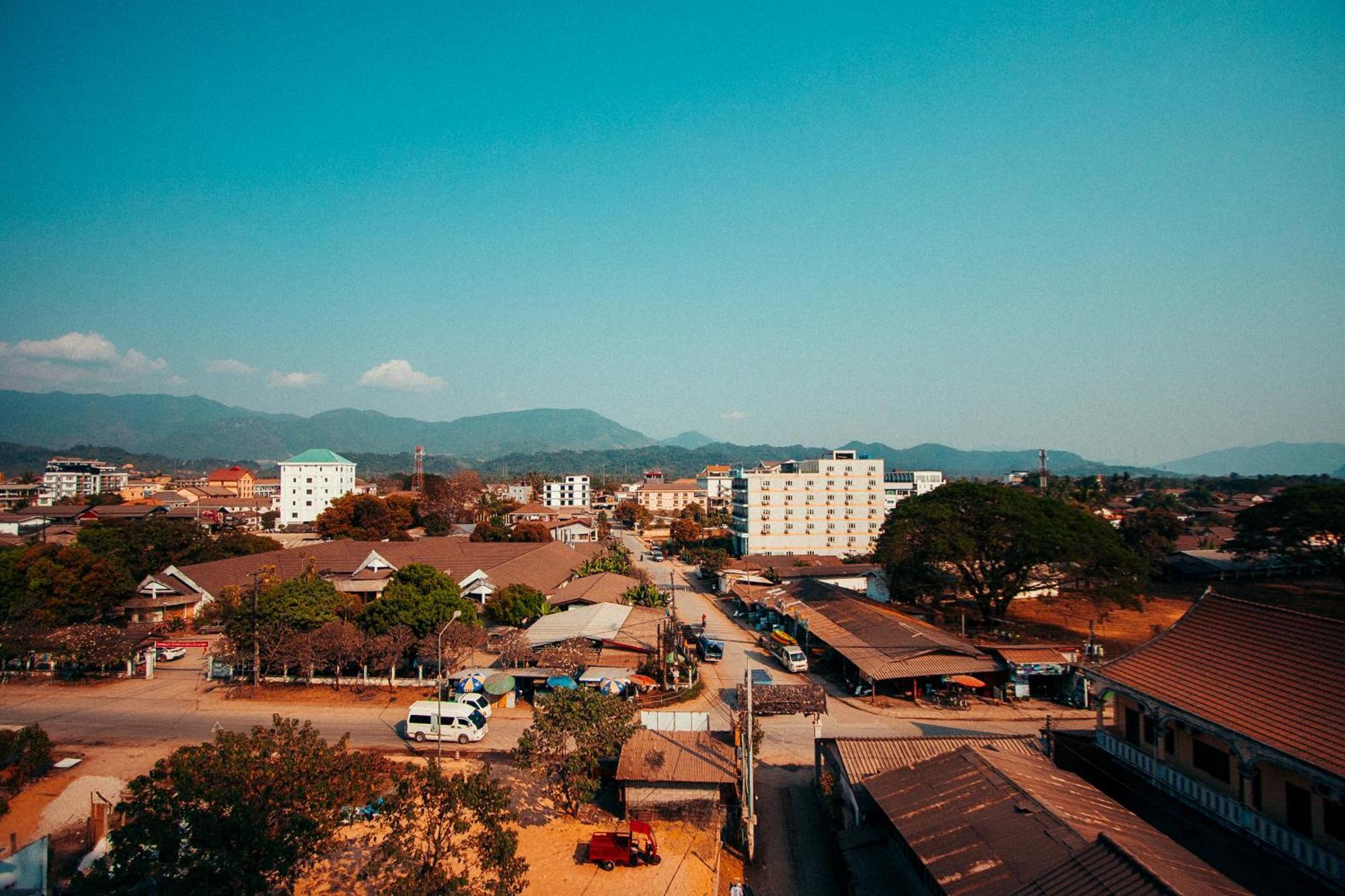 The Elephant Crossing Hotel Vang Vieng Bagian luar foto