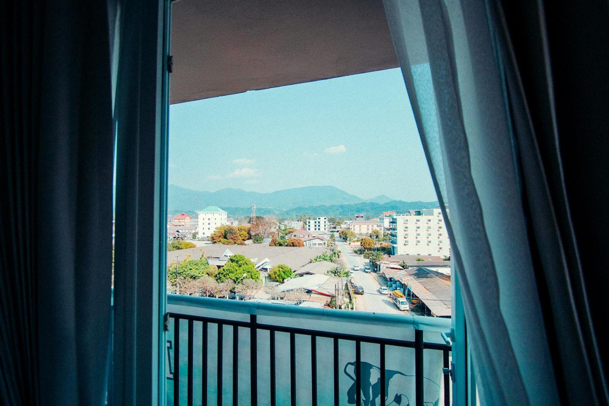 The Elephant Crossing Hotel Vang Vieng Bagian luar foto